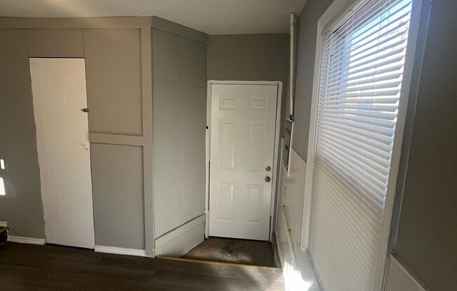 2 beds, 1 bath, $1,200