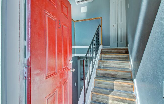 Remodeled 2 Bedroom in Lakewood! Great Location!
