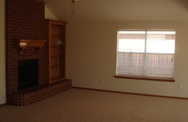 3 beds, 2 baths, $1,600