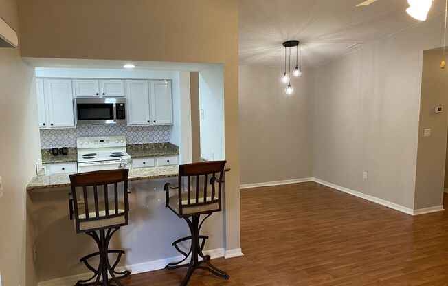 2 beds, 2 baths, $1,600