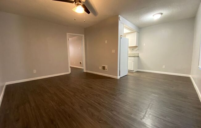 Two Bedroom Apartment Normal Heights with on-site Laundry and small dog friendly!