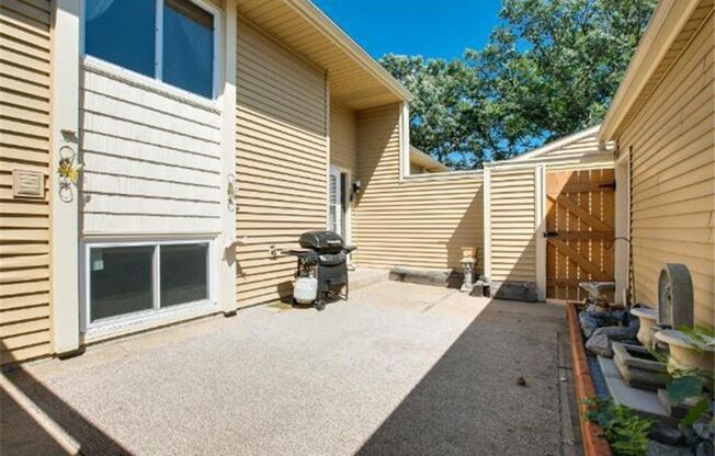 Updated Townhome in Coon Rapids!!  3bed/2bath