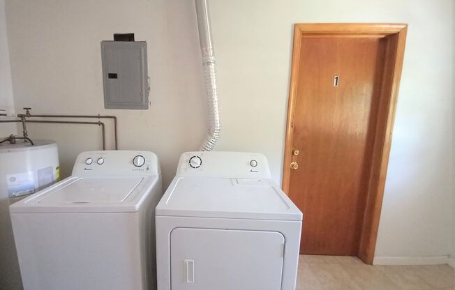 2 beds, 1 bath, 903 sqft, $1,290, Unit D-1