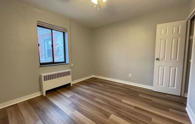 1 bed, 1 bath, 420 sqft, $1,549, Unit 5326 Fifth Ave. #23