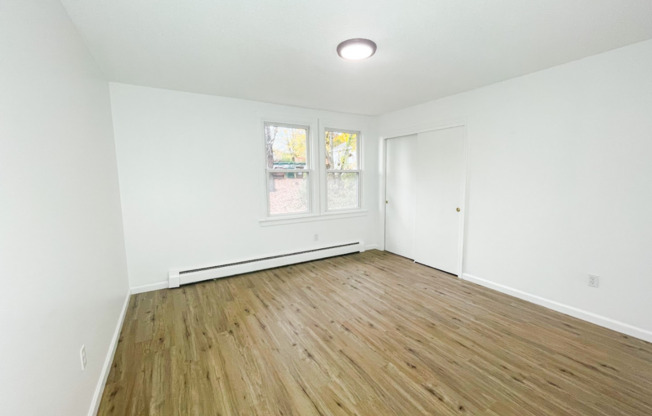 2 beds, 1 bath, $2,100, Unit 15