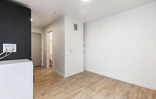 Studio, 1 bath, 187 sqft, $915, Unit 212