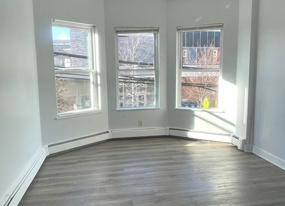 4 beds, 1 bath, 1,200 sqft, $4,000, Unit 3(2B)