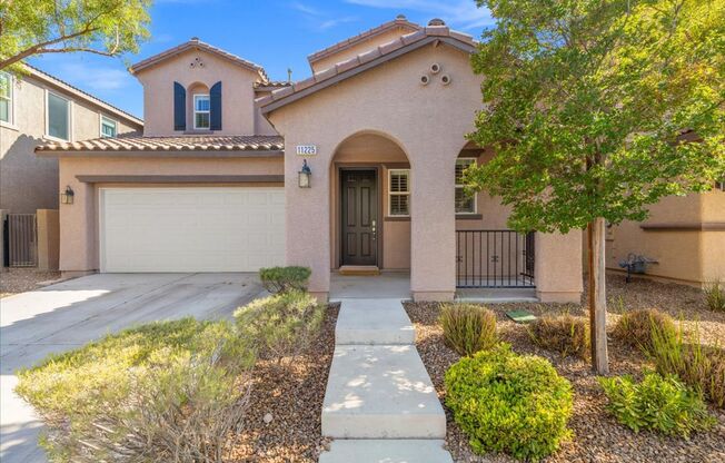 3 bedroom Home in Summerlin with a Large Backyard