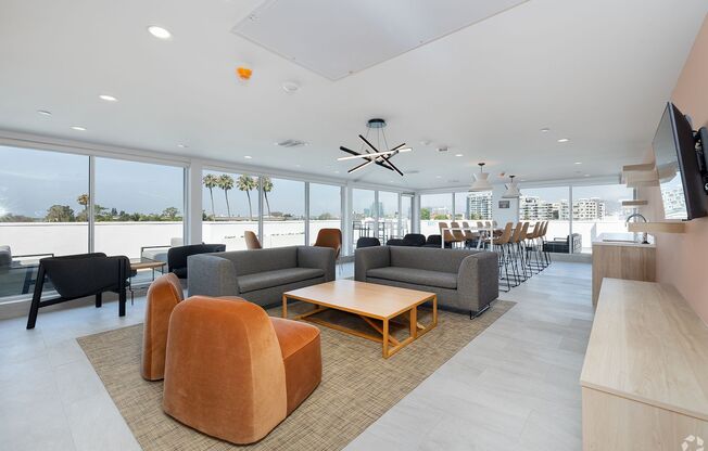 3 beds, 3 baths, 1,150 sqft, $4,300, Unit 101