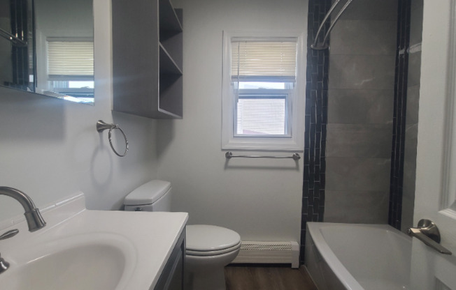 589 BRAMHALL AVE