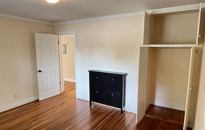 2 beds, 1 bath, $1,395