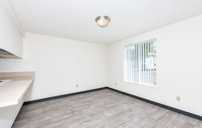 2 beds, 1.5 baths, 1,200 sqft, $1,699, Unit 20