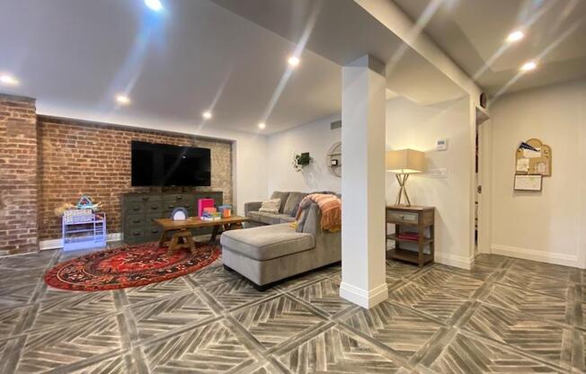 3 beds, 3 baths, 1,200 sqft, $5,500