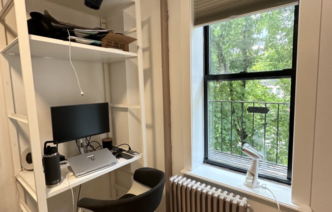 326 W 47 ST
