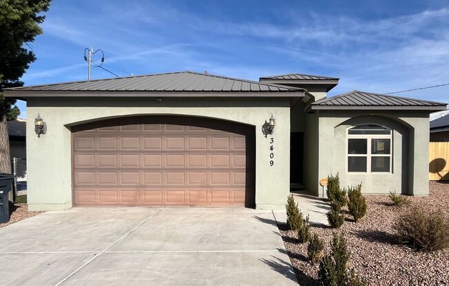 Lovely 3 Bedroom 2 Bathroom Home In NE ABQ!