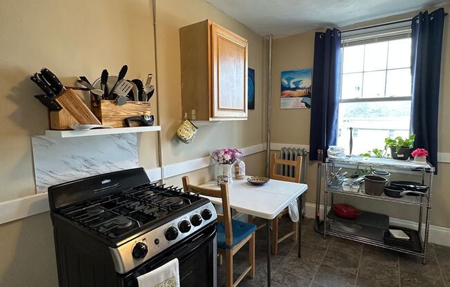 Studio, 1 bath, $1,950, Unit 10 Brooks Park #15