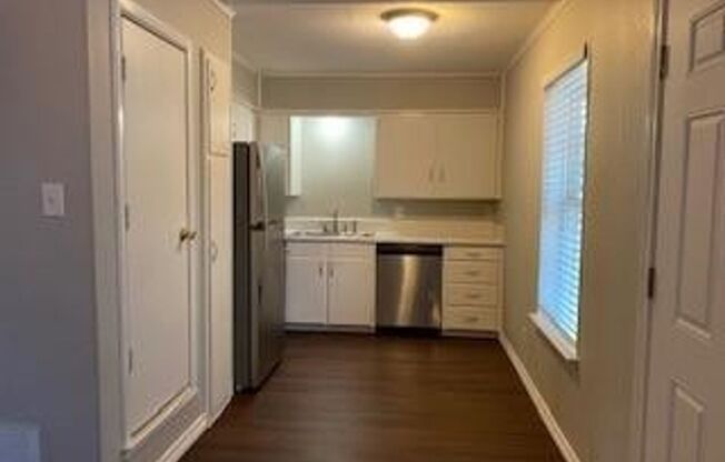 2 beds, 1 bath, 720 sqft, $1,050, Unit Unit 6