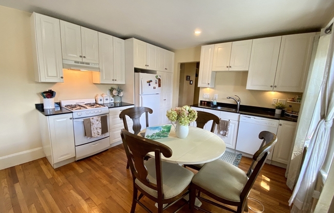 38 Grossman St 2L