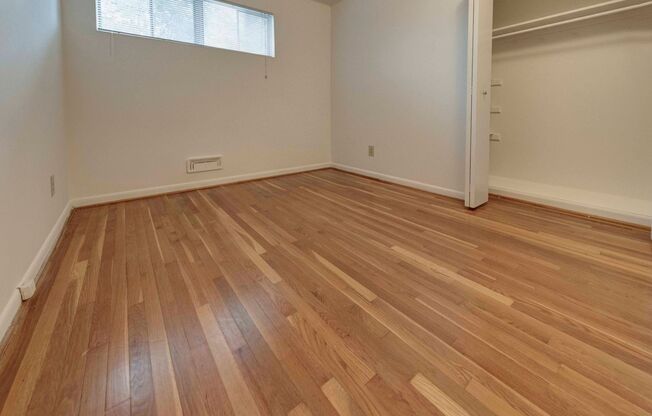 2 beds, 1 bath, 800 sqft, $1,425, Unit 2713-2C