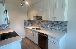 Studio, 1 bath, 400 sqft, $1,800, Unit 06