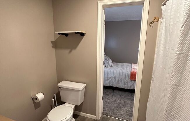 2 beds, 1.5 baths, 680 sqft, $949, Unit 8534