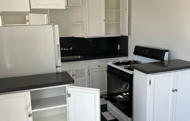 1 bed, 1 bath, 700 sqft, $2,650, Unit 10360.5