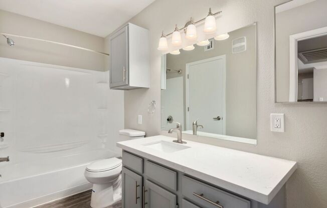 2 beds, 2 baths, 972 sqft, $1,599, Unit 320