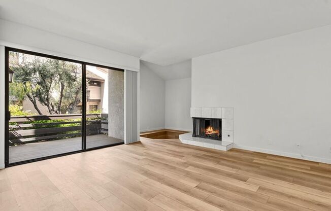 Spacious 3Beds+2.5Baths Townhouse With A Bonus Room