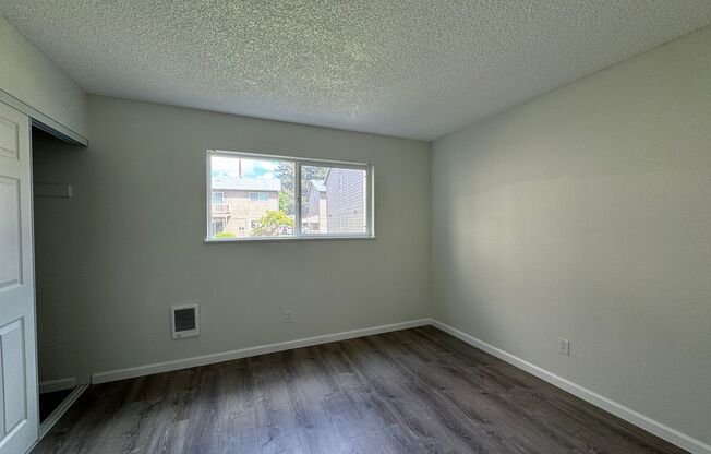 2 beds, 1 bath, 840 sqft, $1,300, Unit 687