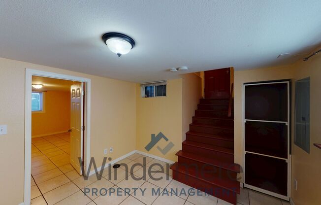 527 E Cherry **Basement Apartment - Flat Rate of $50/month for All Utilities**
