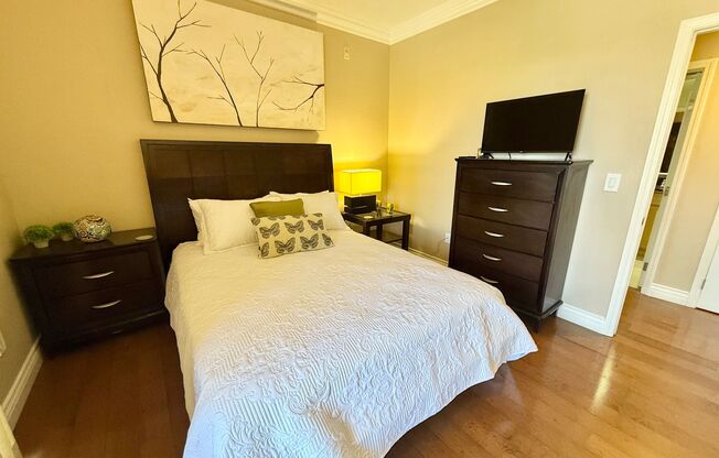 2 beds, 2 baths, $2,400, Unit # 206