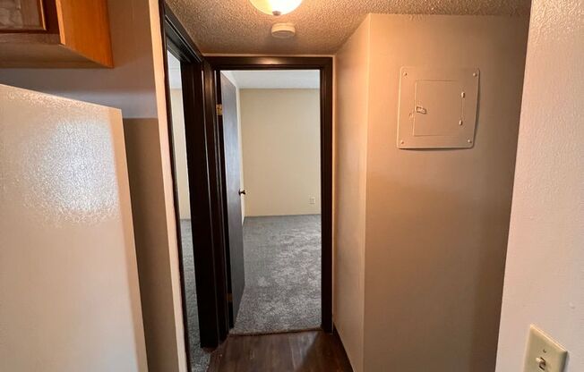 2 beds, 1 bath, 802 sqft, $875, Unit 27