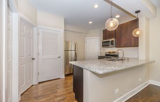 Renovated 2 Bed in Great Logan Square / East Humboldt Location