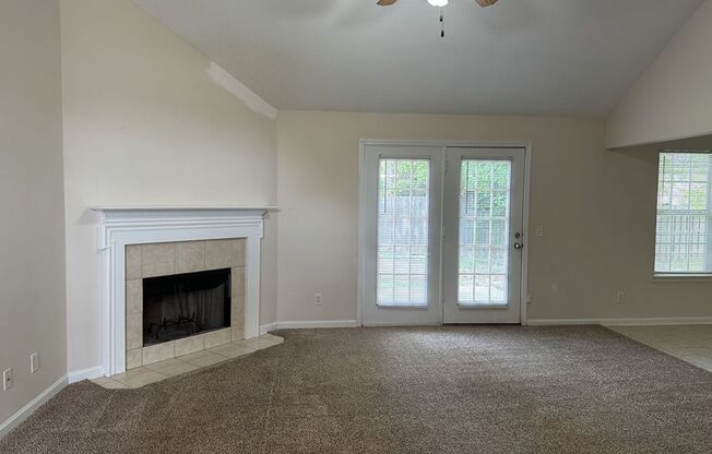 *Now Available* 43 Dianne Mackenzie Way