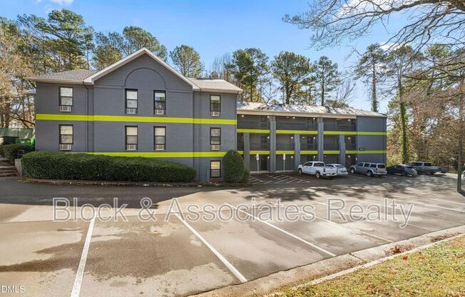 5104 Hollyridge Drive