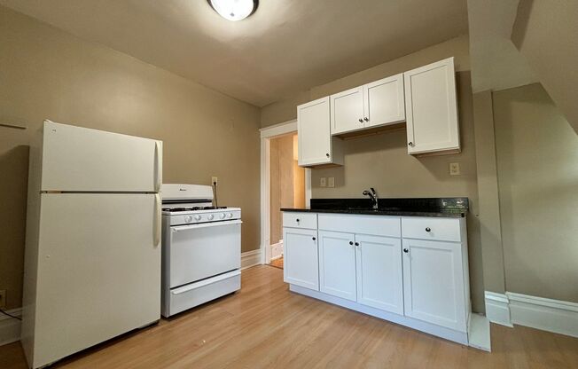 1 bed, 1 bath, 700 sqft, $1,199, Unit Unit 2