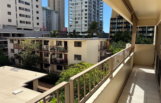 2 beds, 1 bath, $3,000, Unit # 402