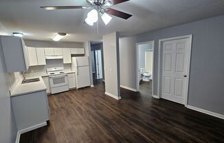 3 beds, 2 baths, $1,100, Unit G