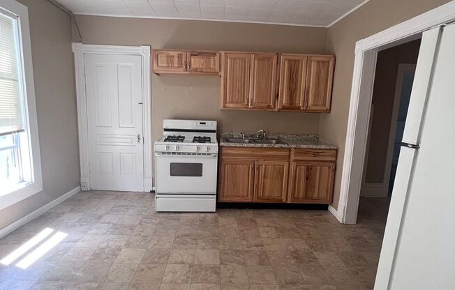 1 bed, 1 bath, 700 sqft, $1,000