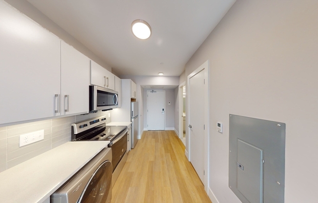 Studio, 1 bath, 425 sqft, $2,210, Unit 417