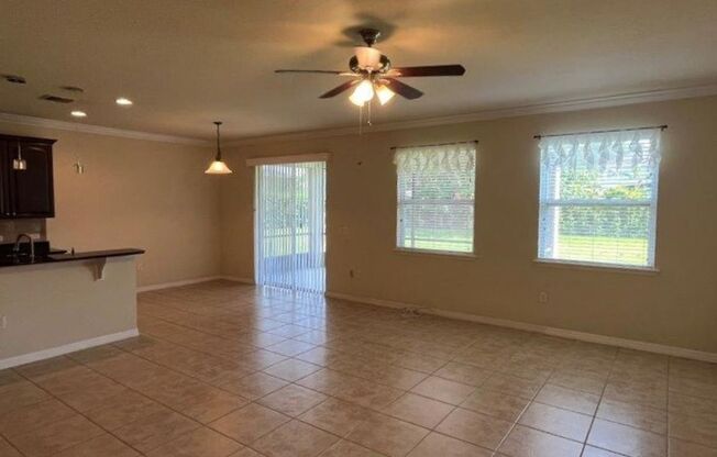 Gorgeous 4/3 Spacious Home with a Screened Patio and a 2 Car Garage in the Desirable Live Oak Reserve - Oviedo!