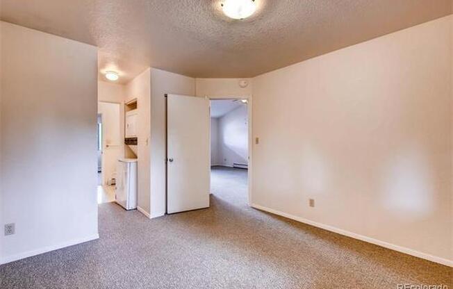 2 beds, 1 bath, $1,895