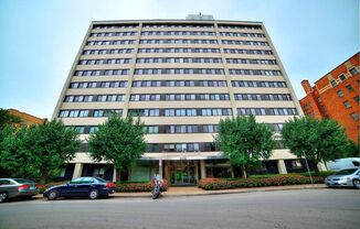 {803 #604} Churchill Condo Located on the County Club Plaza + In-Unit W/D + Parking Included