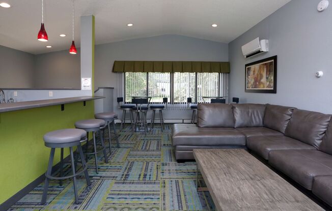 2 beds, 1 bath, 956 sqft, $1,450, Unit 7820-106