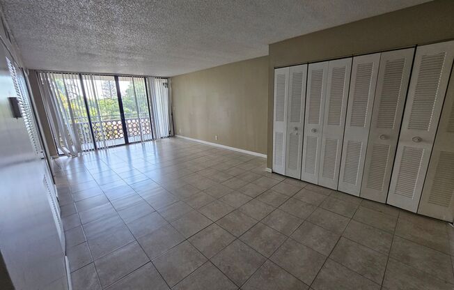 1 bed, 1.5 baths, $1,650, Unit 4314