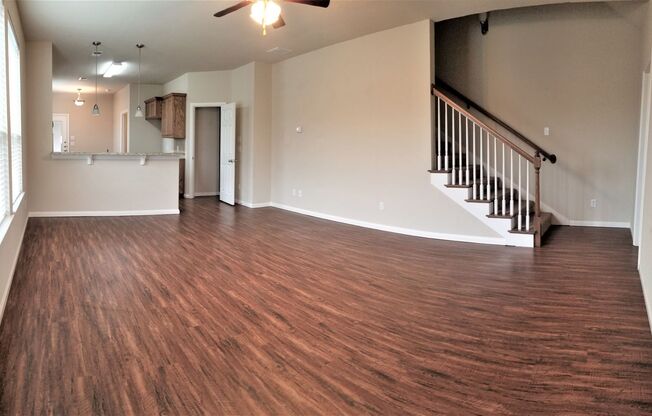 Spacious 2 Story Duplex in Benbrook