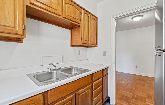 1 bed, 1 bath, $1,000, Unit 103