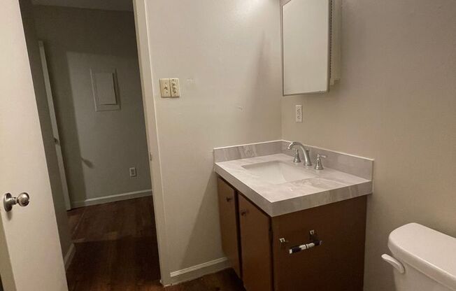 2 beds, 1 bath, 900 sqft, $925, Unit 2D