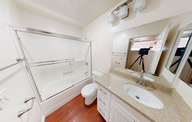 Studio, 1 bath, 450 sqft, $1,737, Unit 103