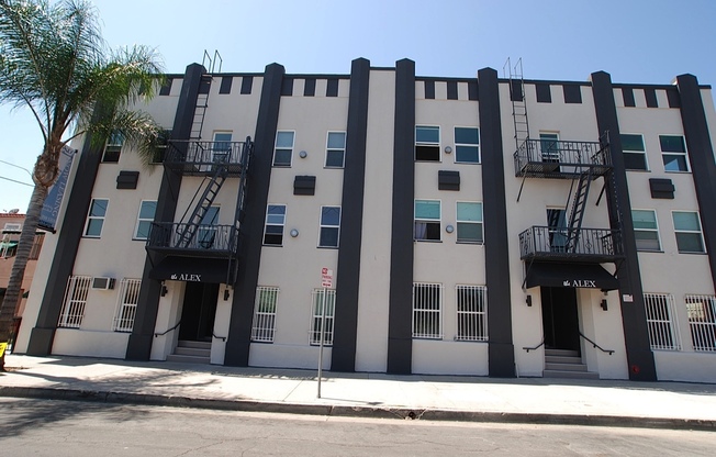 Alex Court Apartments - Apartments Now leasing in Los Feliz...CALL NOW!